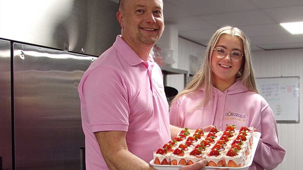 Matt & Matilda holding a gorgeous Cheesecakes: